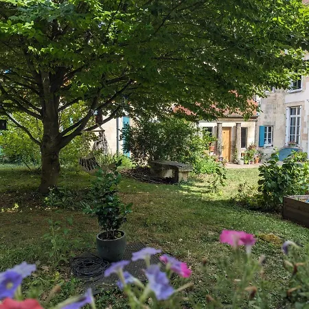 La Rose Tremiere * Joinville