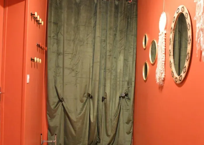 La Rose Tremiere 주앵빌